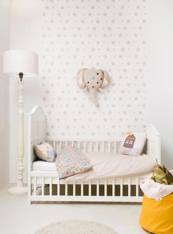 dormitorio bebe con papel pintado bibelotte 