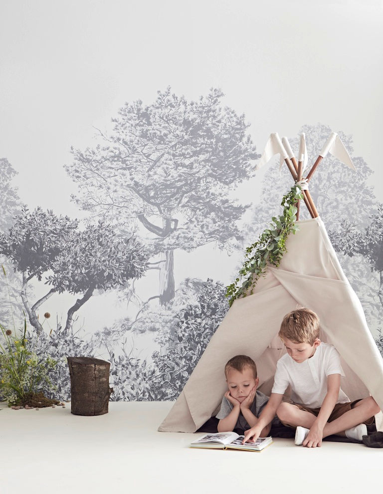 mural-arboles-grise-hua_ytrees_grey_with_tipi_and_boys-copia-2