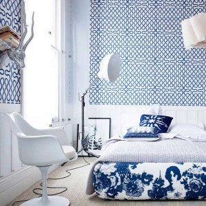 papel pintado squiggle azul en dormitorio